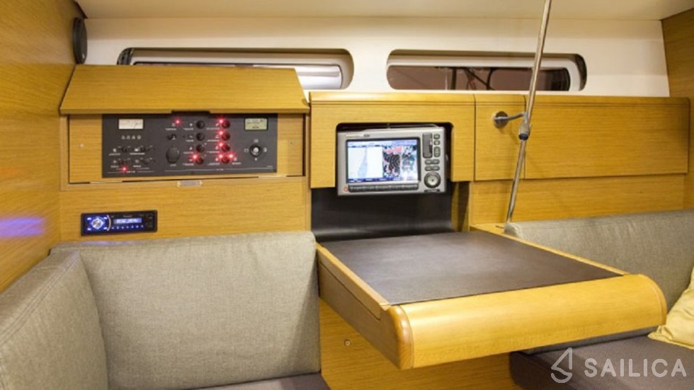 Sun Odyssey 419 - Yacht Charter Sailica