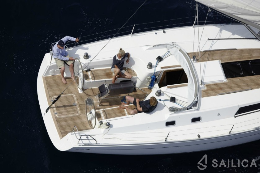 Hanse 430 - Yacht Charter Sailica