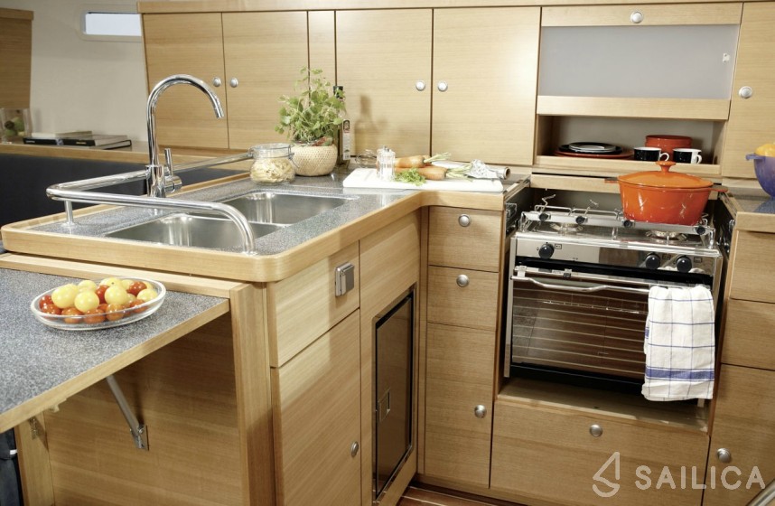 Hanse 430 - Yacht Charter Sailica