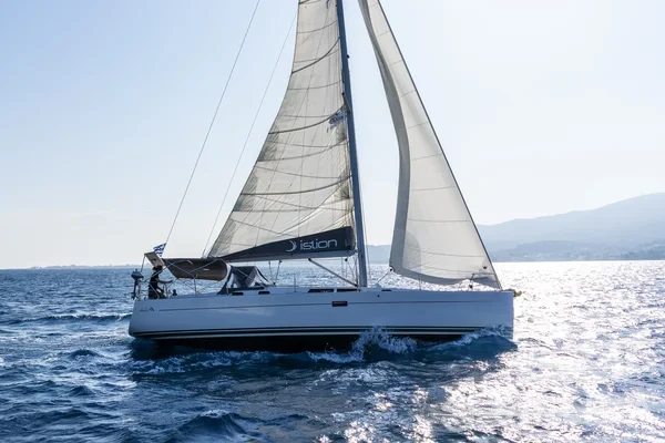 Hanse 430 - Yacht Charter Sailica