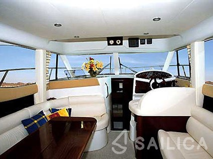 Prestige 32 - Yacht Charter Sailica