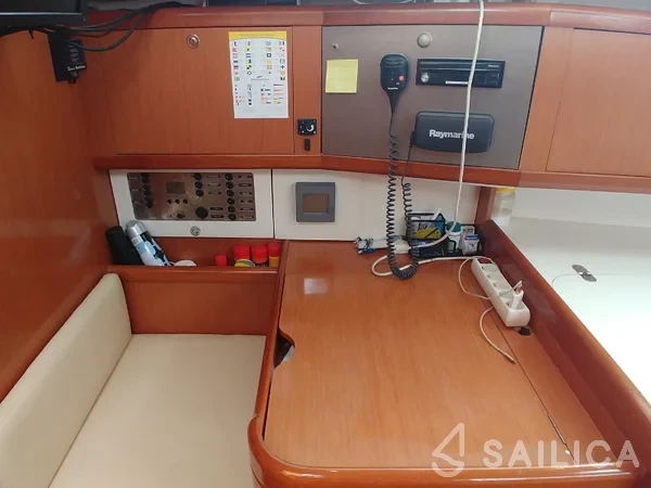 Oceanis 40 - Yacht Charter Sailica