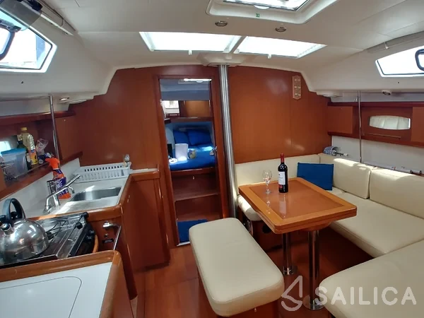 Oceanis 40 - Yacht Charter Sailica