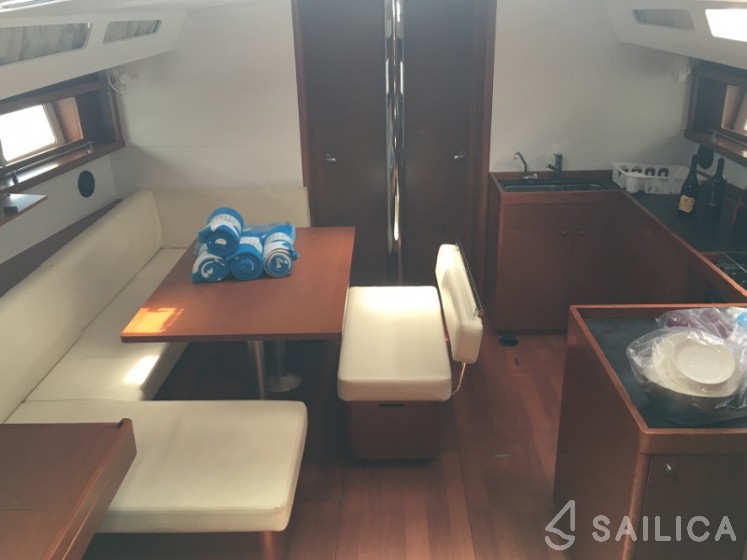 Oceanis 48 - Yacht Charter Sailica