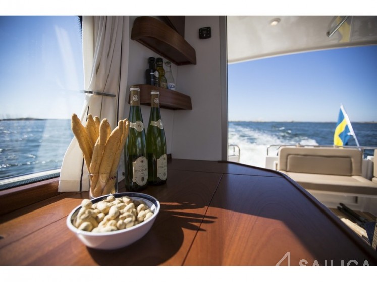 Nimbus 365 Coupé - Yacht Charter Sailica