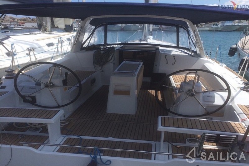Oceanis 38 - Yacht Charter Sailica