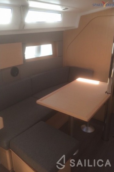 Oceanis 38 - Yacht Charter Sailica