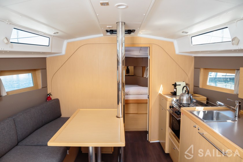 Oceanis 38 - Yacht Charter Sailica