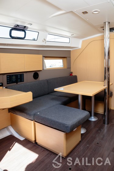 Oceanis 38 - Yacht Charter Sailica