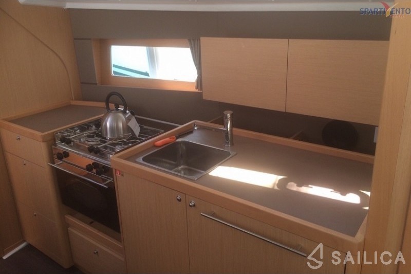 Oceanis 38 - Yacht Charter Sailica