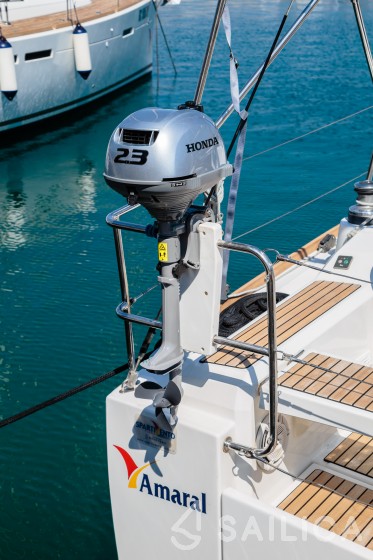Oceanis 38 - Yacht Charter Sailica