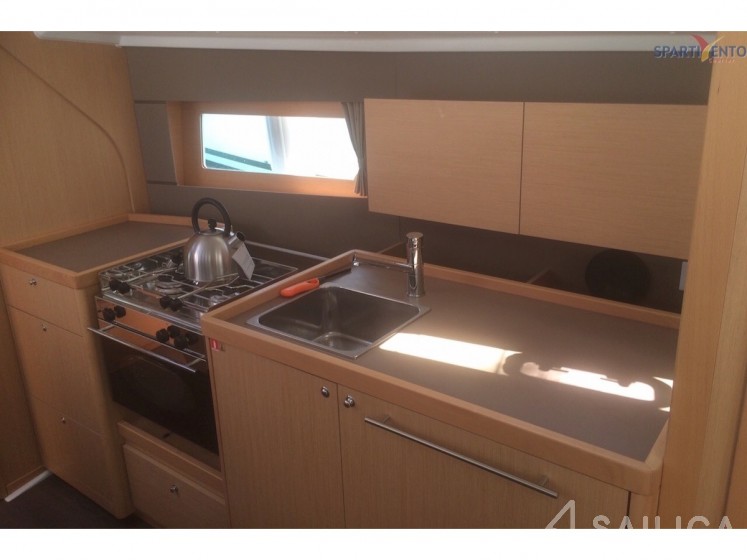 Oceanis 38 - Yacht Charter Sailica