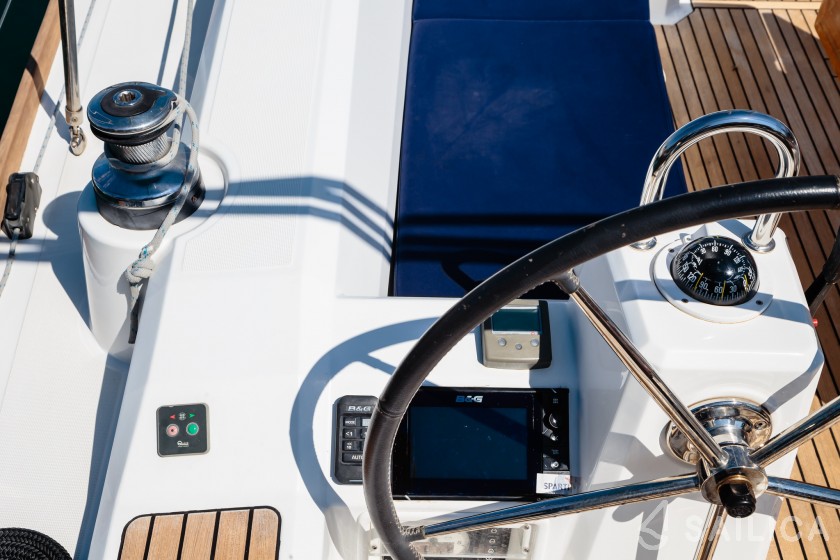 Oceanis 38 - Yacht Charter Sailica