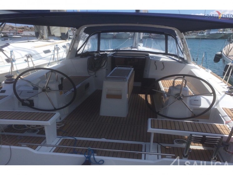 Oceanis 38 - Yacht Charter Sailica