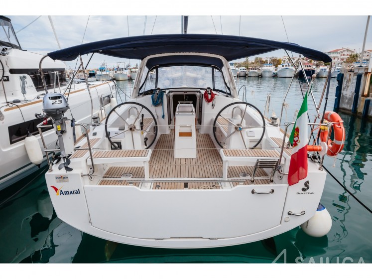 Oceanis 38 - Yacht Charter Sailica