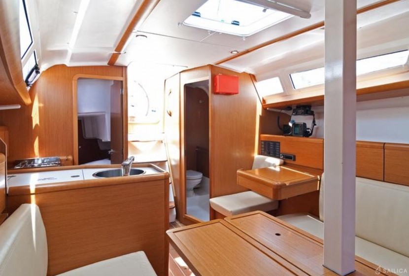 Sun Odyssey 33i - Yacht Charter Sailica