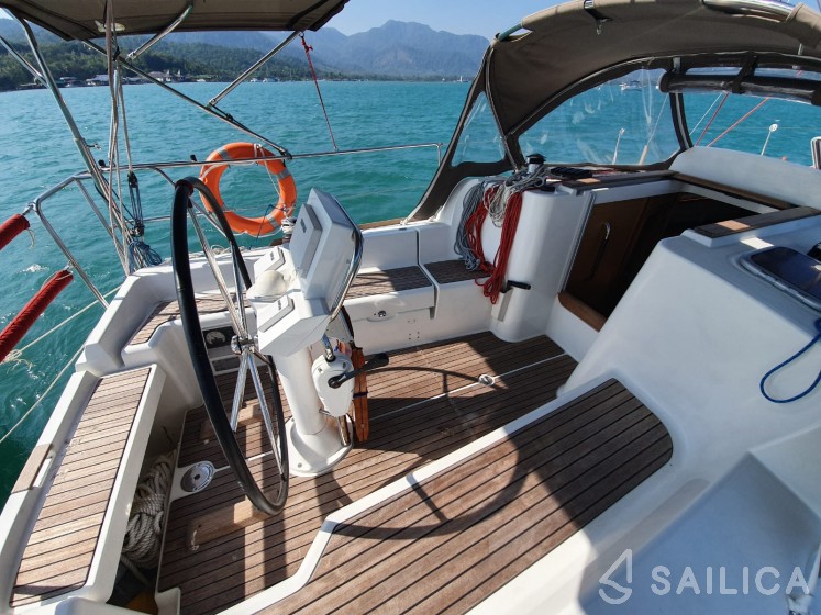 Sun Odyssey 33i - Yacht Charter Sailica