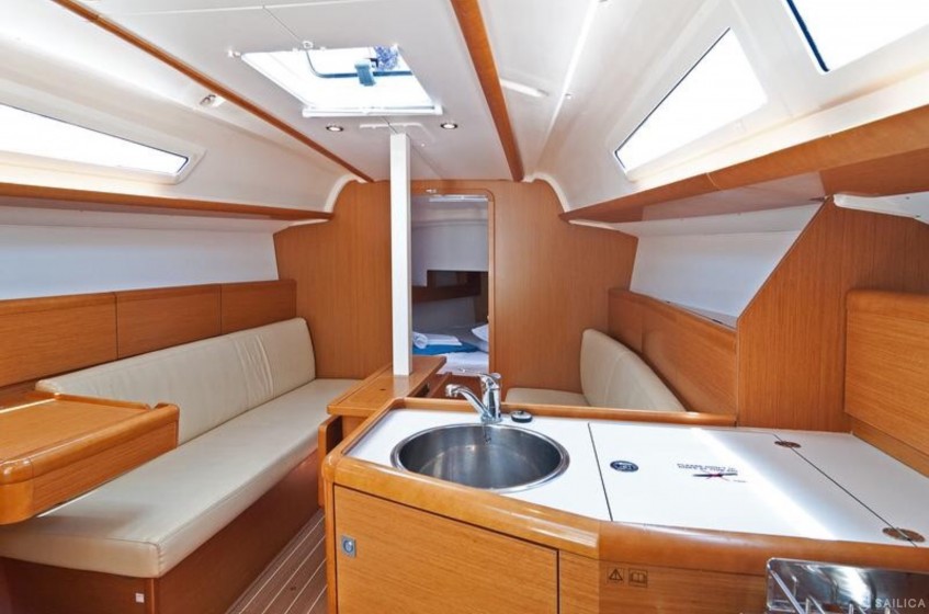 Sun Odyssey 33i - Yacht Charter Sailica