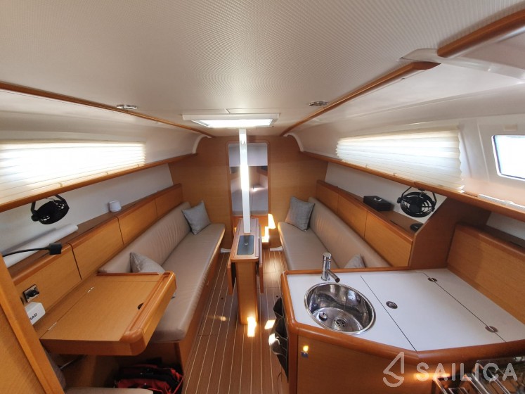 Sun Odyssey 33i - Yacht Charter Sailica