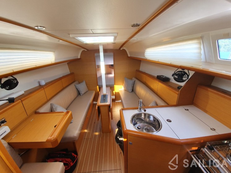 Sun Odyssey 33i - Yacht Charter Sailica
