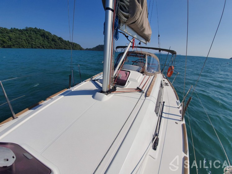 Sun Odyssey 33i - Yacht Charter Sailica