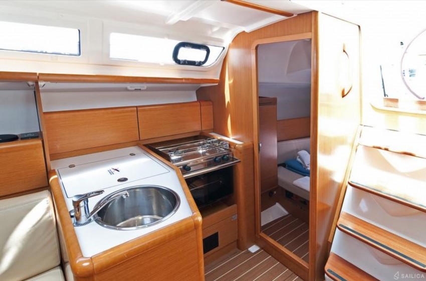 Sun Odyssey 33i - Yacht Charter Sailica