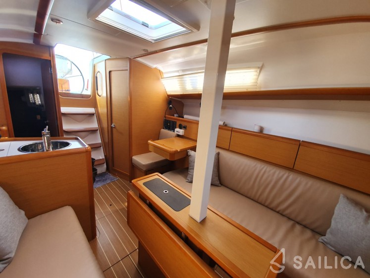 Sun Odyssey 33i - Yacht Charter Sailica