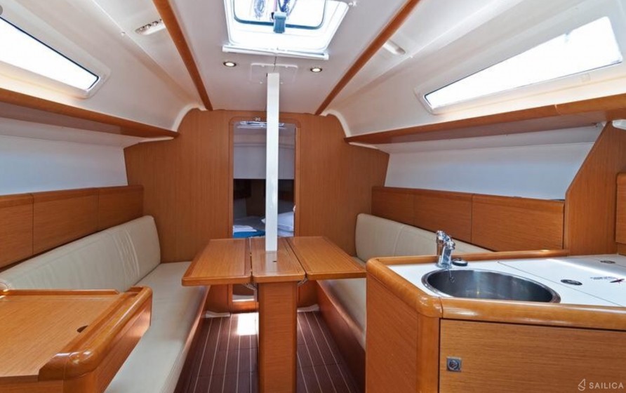 Sun Odyssey 33i - Yacht Charter Sailica