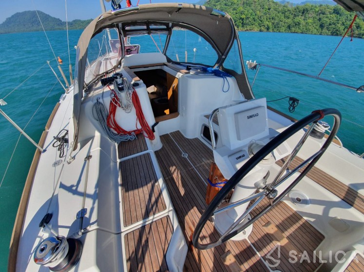 Sun Odyssey 33i - Yacht Charter Sailica