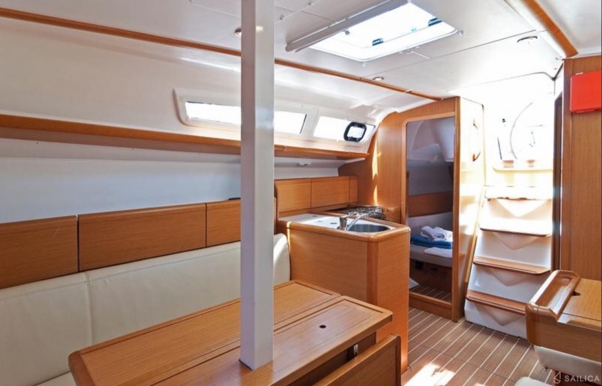 Sun Odyssey 33i - Yacht Charter Sailica
