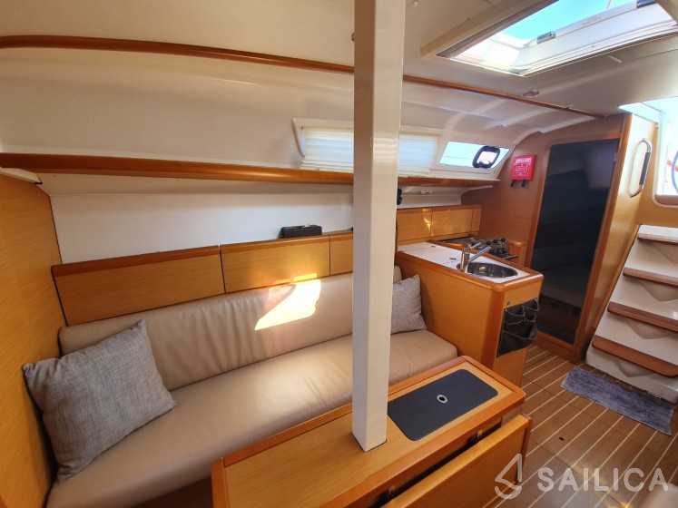 Sun Odyssey 33i - Yacht Charter Sailica