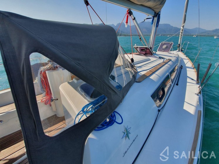 Sun Odyssey 33i - Yacht Charter Sailica