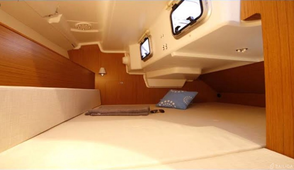 Sun Odyssey 33i - Yacht Charter Sailica