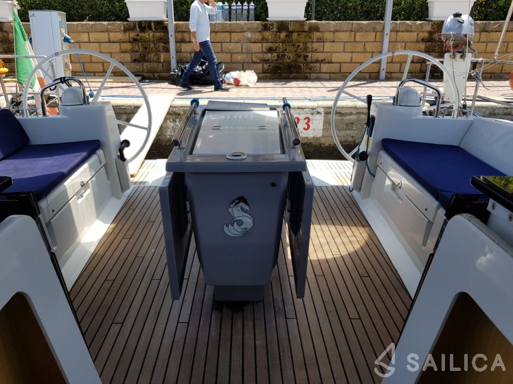 Oceanis 45 - Yacht Charter Sailica