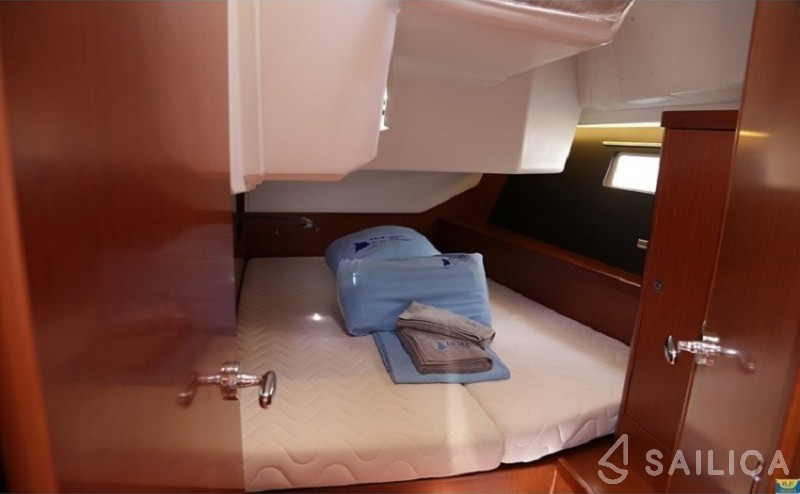 Oceanis 45 - Yacht Charter Sailica