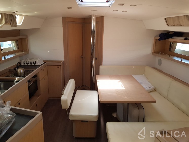 Oceanis 45 - Yacht Charter Sailica