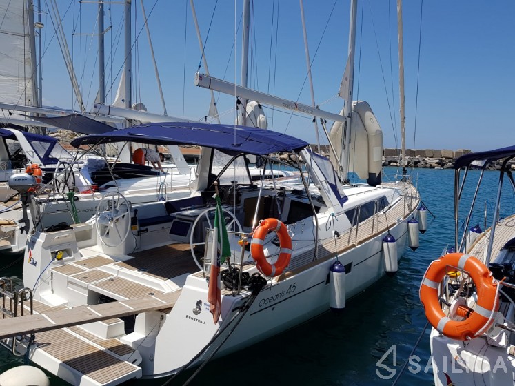 Oceanis 45 - Yacht Charter Sailica
