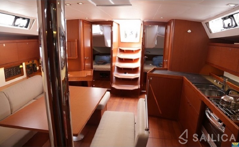 Oceanis 45 - Yacht Charter Sailica
