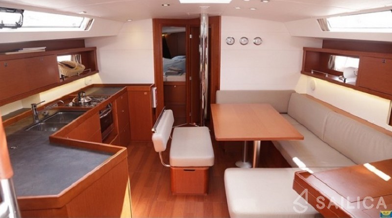 Oceanis 45 - Yacht Charter Sailica