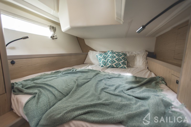 Oceanis 45 - Yacht Charter Sailica