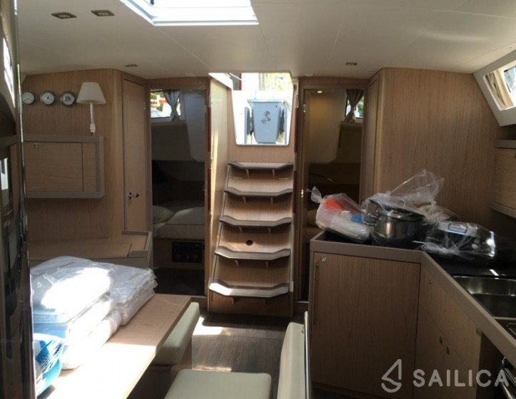 Oceanis 45 - Yacht Charter Sailica