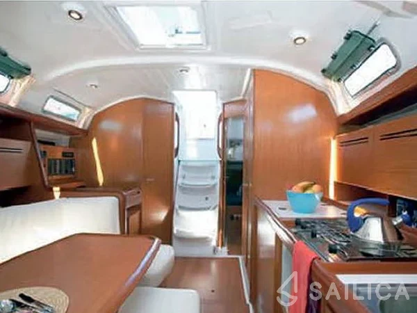 Cyclades 39.3 - Yacht Charter Sailica