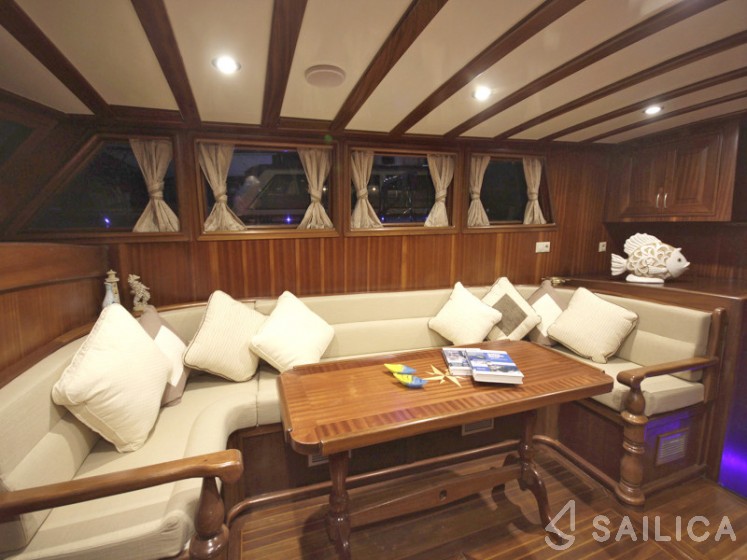 Gulet - Yacht Charter Sailica