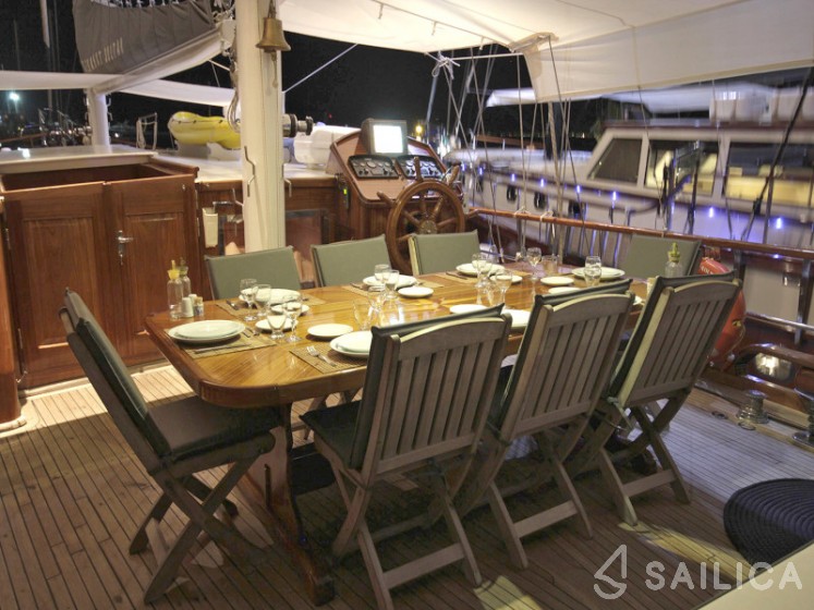 Gulet - Yacht Charter Sailica