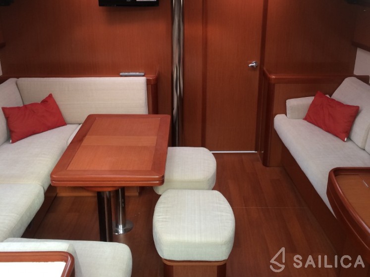 Oceanis 50 - Yacht Charter Sailica