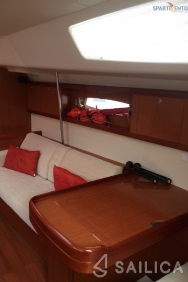 Oceanis 50 - Yacht Charter Sailica