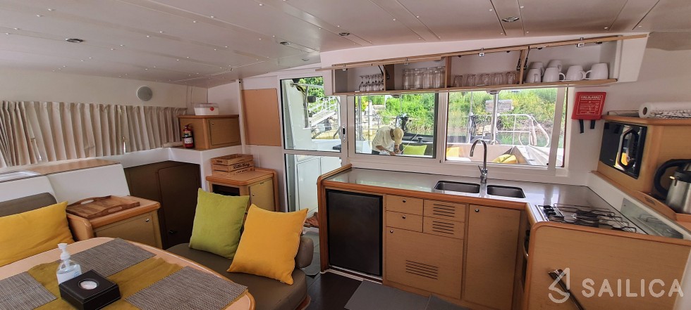Lagoon 421 - Yacht Charter Sailica