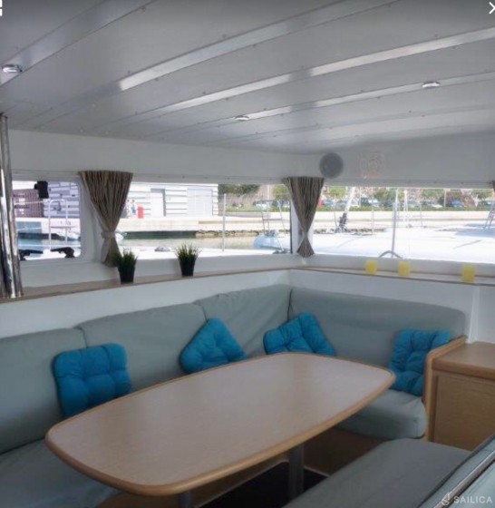 Lagoon 421 - Yacht Charter Sailica