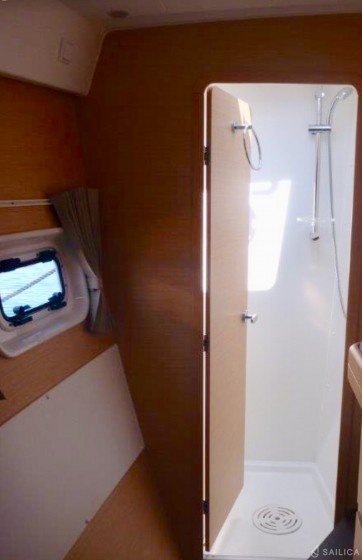 Lagoon 421 - Yacht Charter Sailica