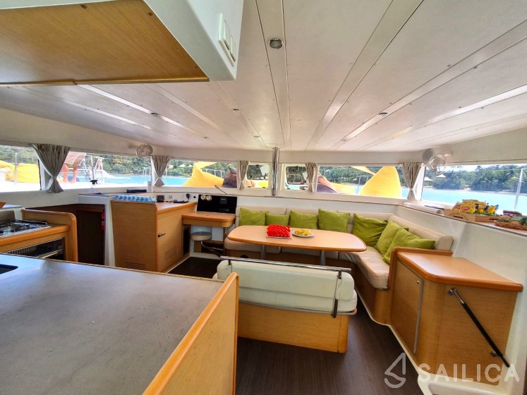 Lagoon 421 - Yacht Charter Sailica